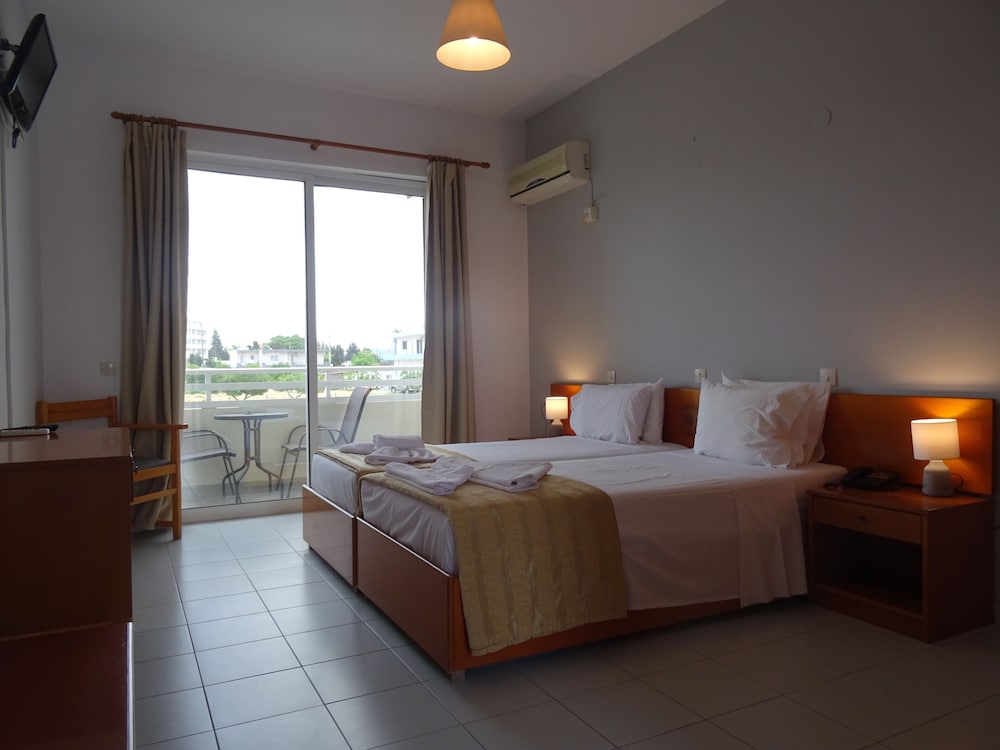 Bayside Hotel Katsaras — Hotel rooms in Kremasti, South Aegean