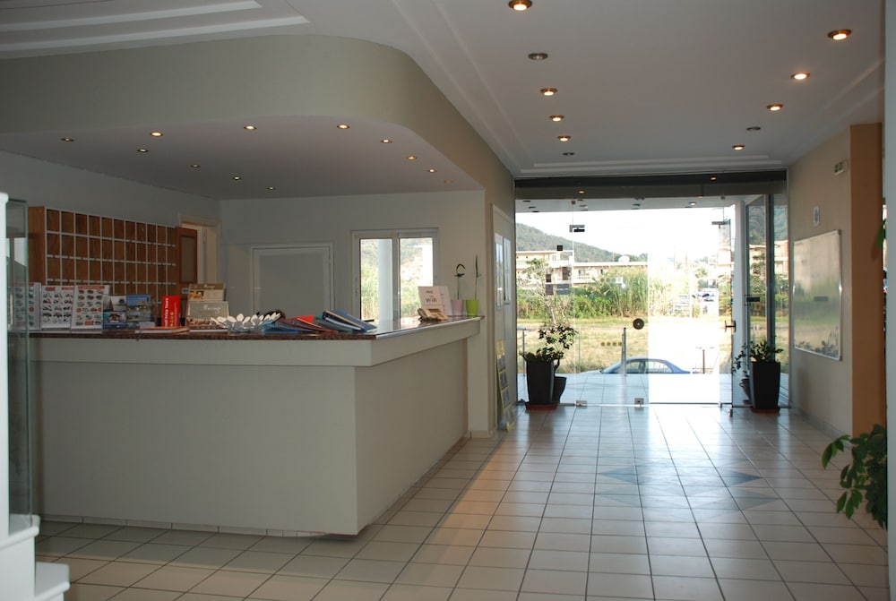 Bayside Hotel Katsaras — Hotel building in Kremasti, South Aegean
