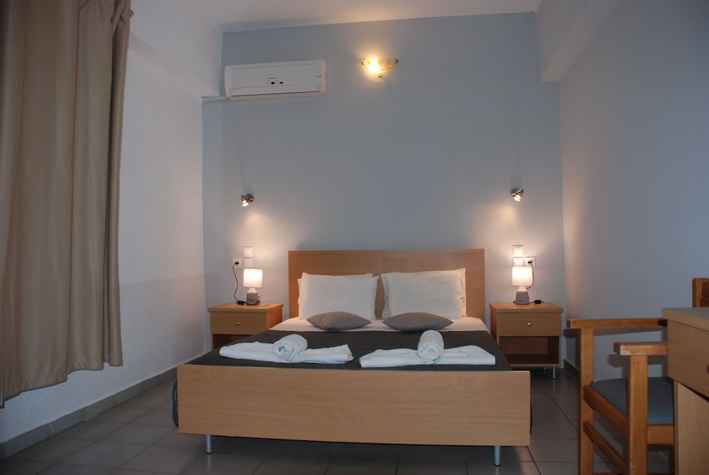 Bayside Hotel Katsaras — Hotel rooms in Kremasti, South Aegean