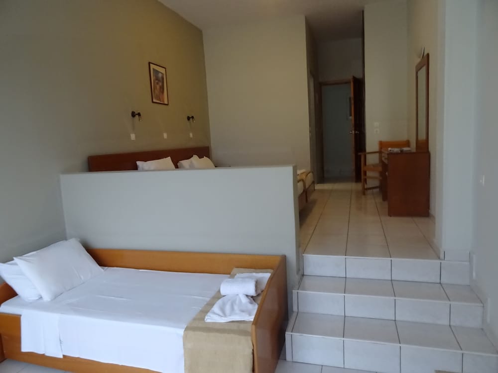 Bayside Hotel Katsaras — Hotel rooms in Kremasti, South Aegean