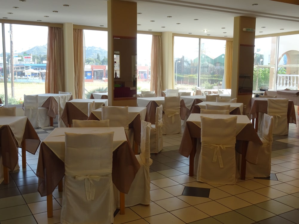 Bayside Hotel Katsaras — Restaurant & bars in Kremasti, South Aegean