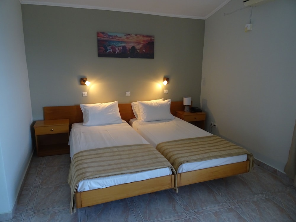 Bayside Hotel Katsaras — Hotel rooms in Kremasti, South Aegean