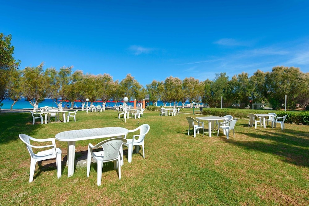 Bayside Hotel Katsaras — Restaurant & bars in Kremasti, South Aegean