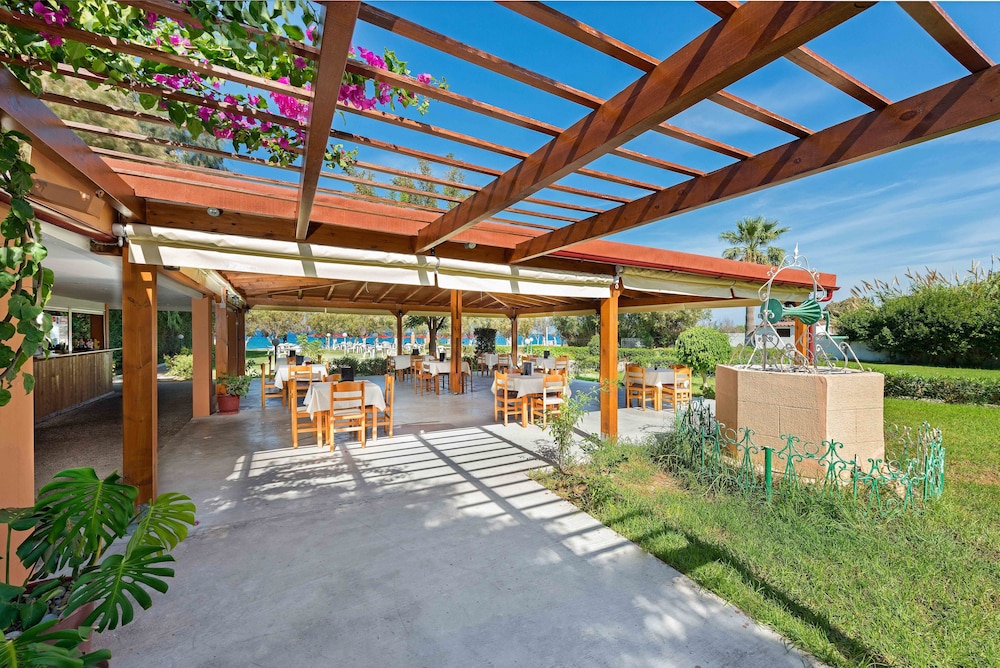 Bayside Hotel Katsaras — Restaurant & bars in Kremasti, South Aegean