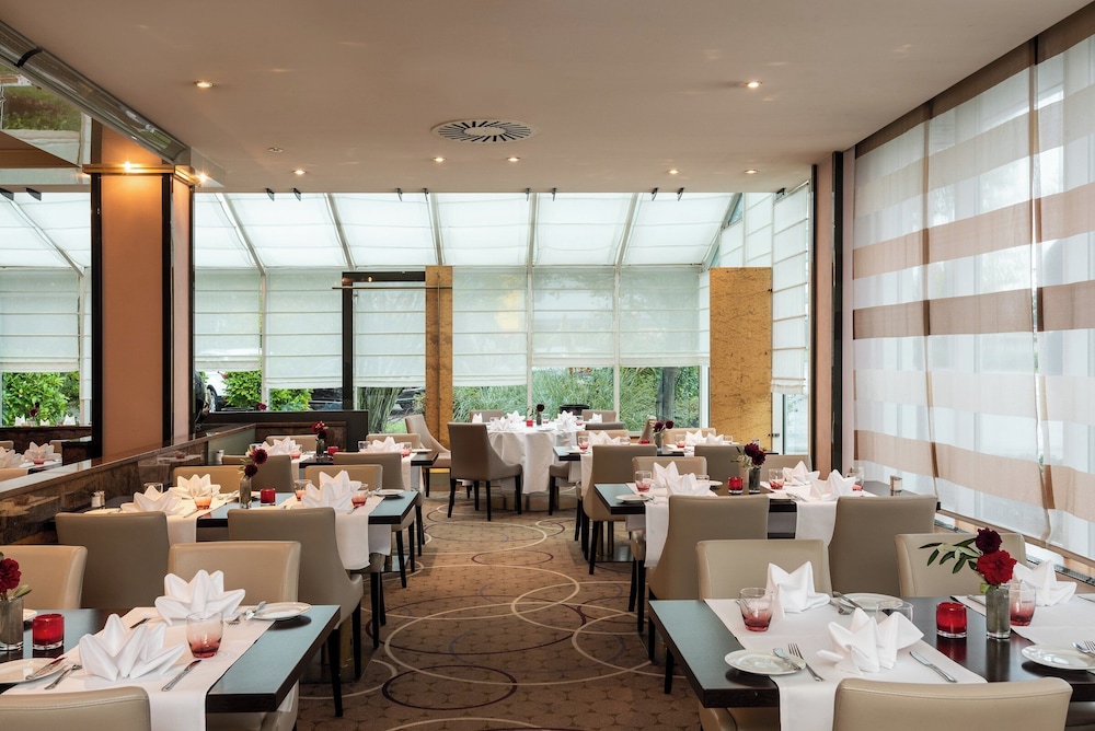 Leonardo Hotel Köln Bonn Airport — Restaurant & bars in Cologne, North Rhine-Westphalia