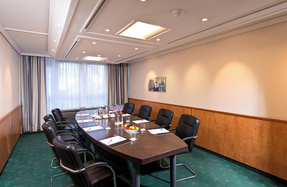 Leonardo Hotel Köln Bonn Airport — Hotel building in Cologne, North Rhine-Westphalia