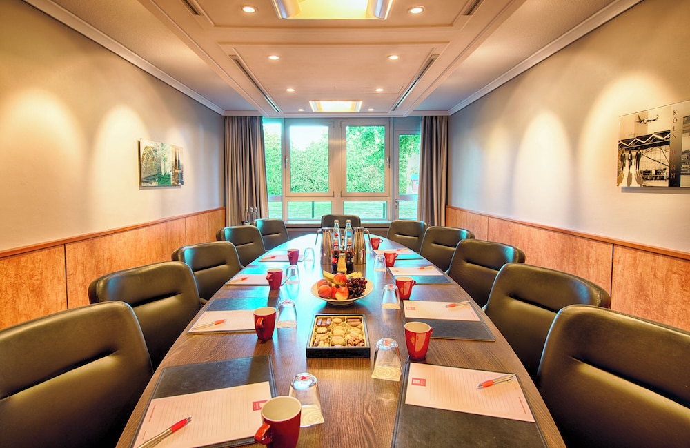 Leonardo Hotel Köln Bonn Airport — Hotel building in Cologne, North Rhine-Westphalia