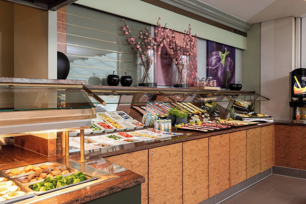 Leonardo Hotel Köln Bonn Airport — Restaurant & bars in Cologne, North Rhine-Westphalia