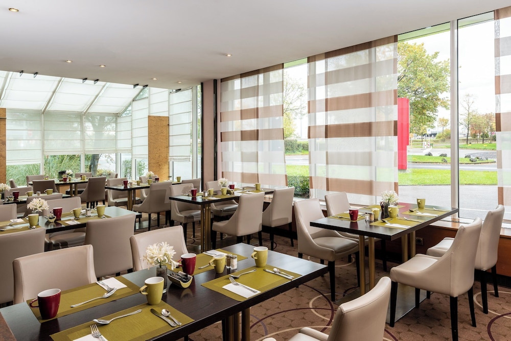 Leonardo Hotel Köln Bonn Airport — Restaurant & bars in Cologne, North Rhine-Westphalia