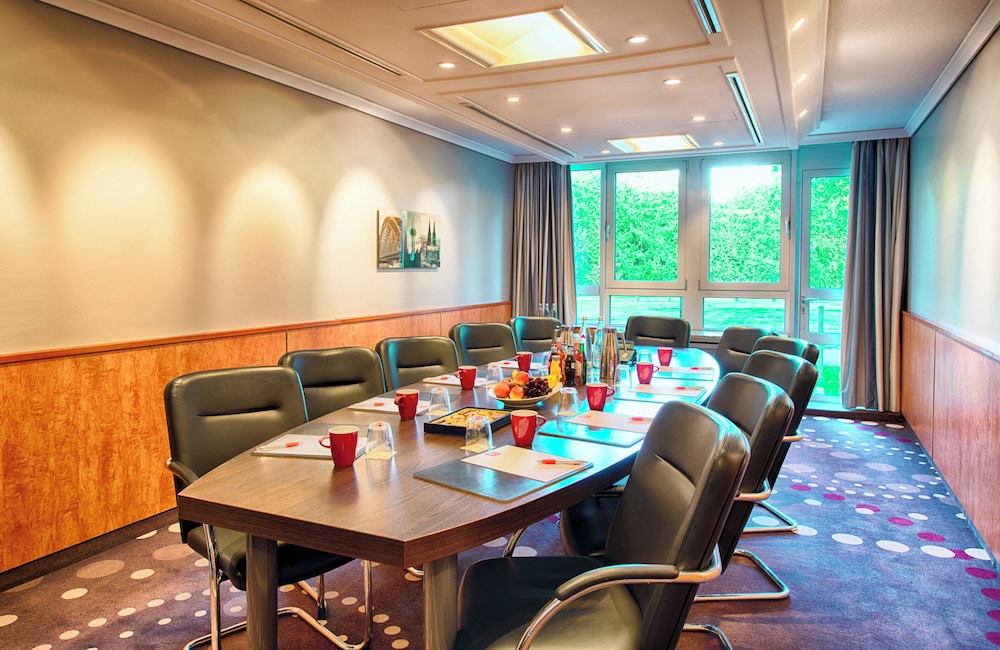 Leonardo Hotel Köln Bonn Airport — Hotel building in Cologne, North Rhine-Westphalia