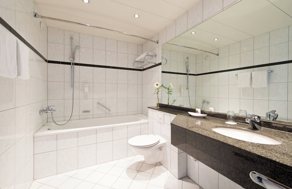 Leonardo Hotel Köln Bonn Airport — Hotel rooms in Cologne, North Rhine-Westphalia