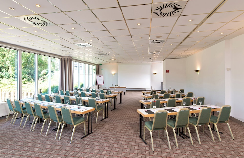 Leonardo Hotel Köln Bonn Airport — Hotel building in Cologne, North Rhine-Westphalia