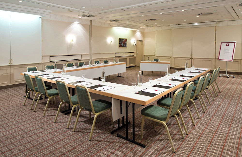 Leonardo Hotel Köln Bonn Airport — Hotel building in Cologne, North Rhine-Westphalia