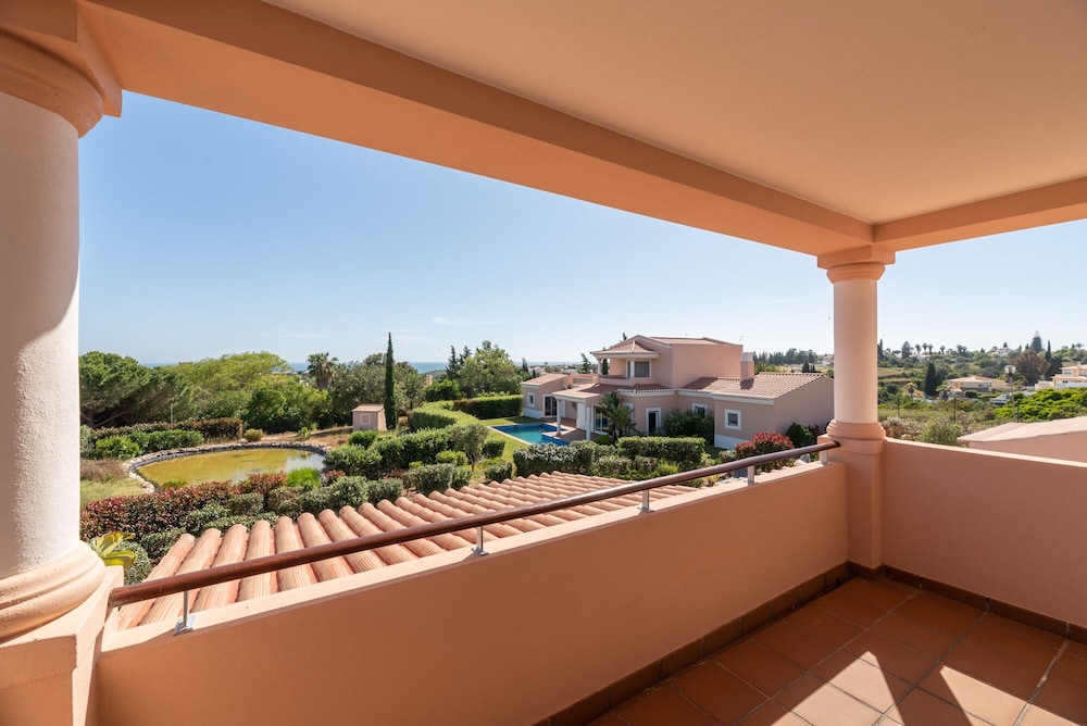 Vale da Lapa Village Resort — Hotel building in Carvoeiro, Faro