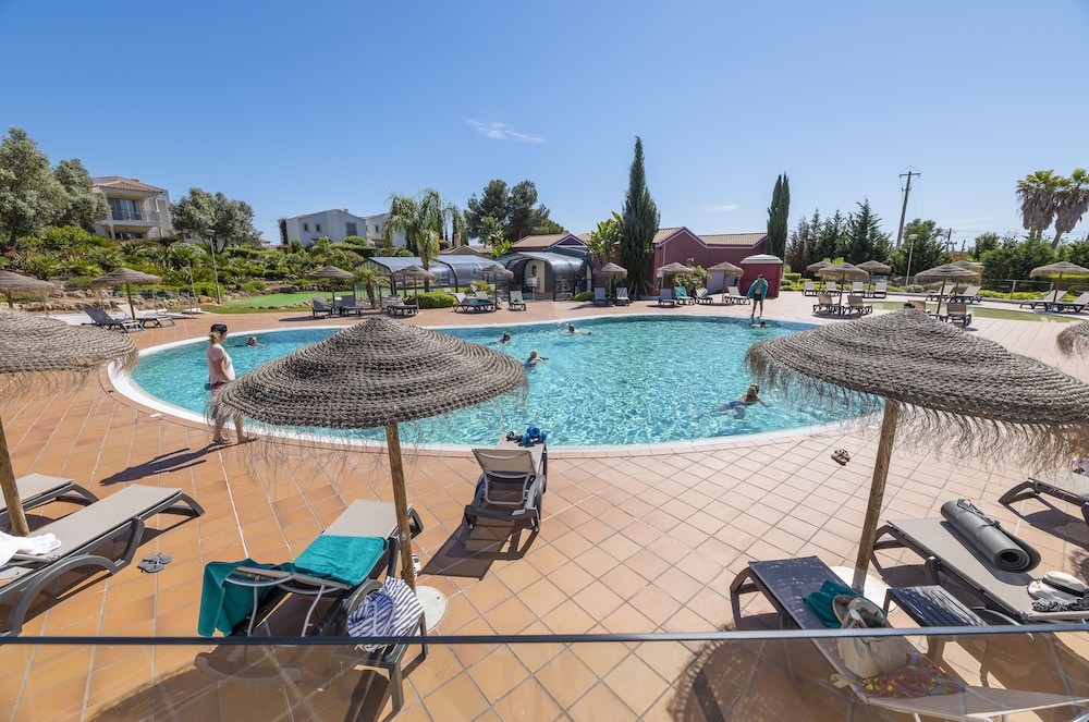 Vale da Lapa Village Resort — Swimming pool in Carvoeiro, Faro