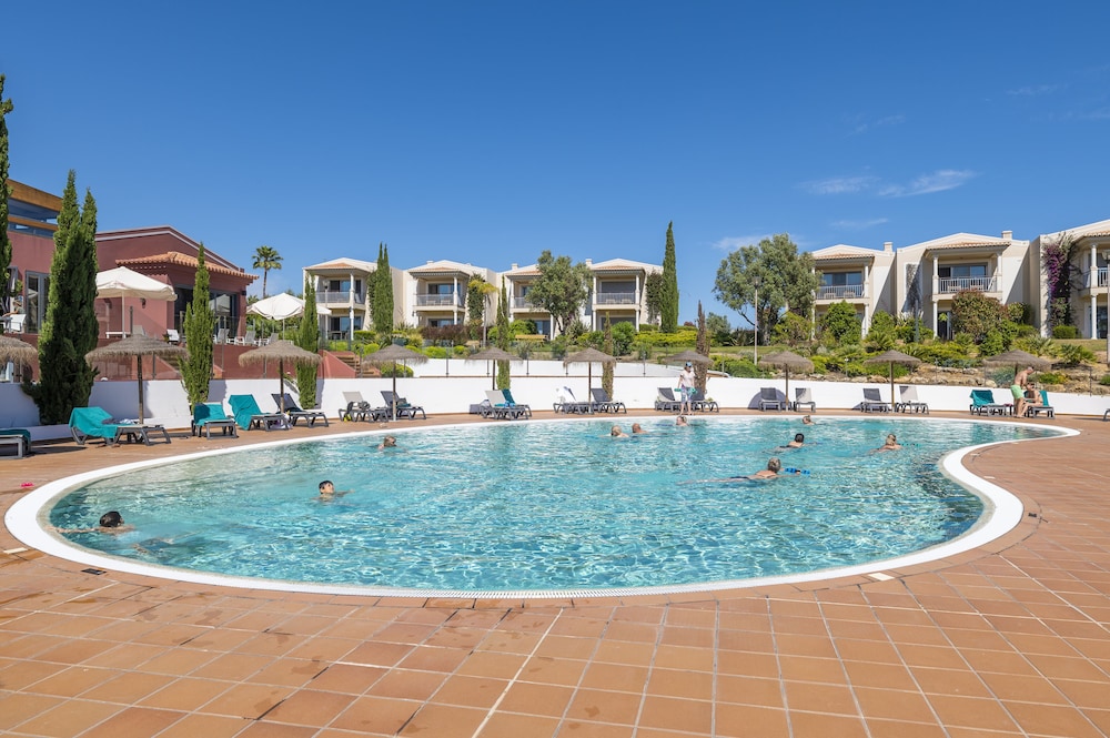 Vale da Lapa Village Resort — Swimming pool in Carvoeiro, Faro