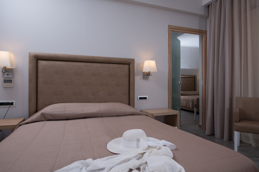 Cactus Beach Hotel — Hotel rooms in Stalida