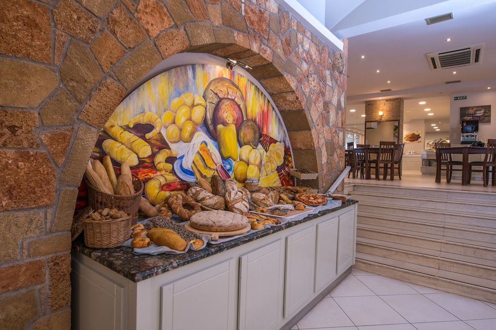 Cactus Beach Hotel — Restaurant & bars in Stalida