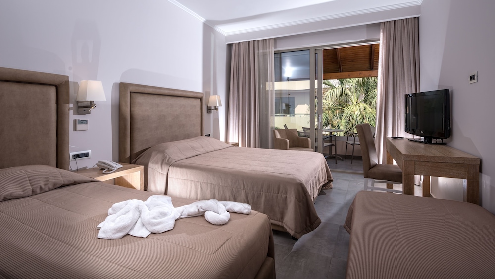 Cactus Beach Hotel — Hotel rooms in Stalida