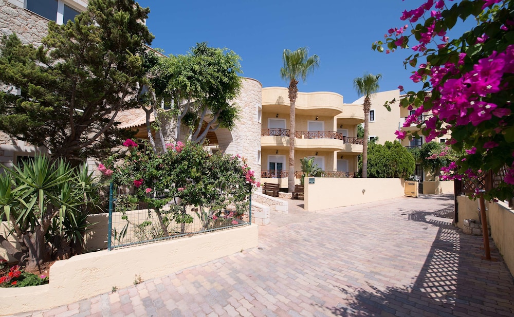 Cactus Beach Hotel — Hotel building in Stalida