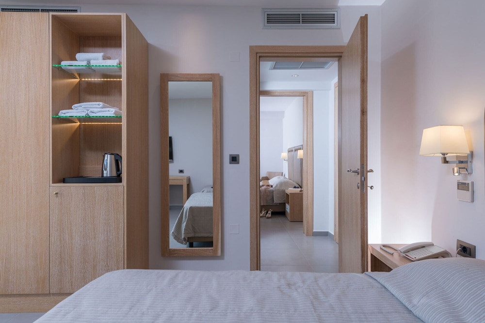 Cactus Beach Hotel — Hotel rooms in Stalida