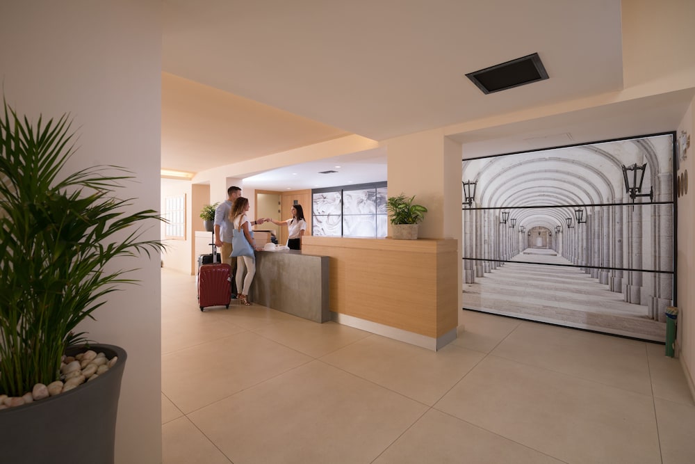 Cactus Beach Hotel — Hotel building in Stalida