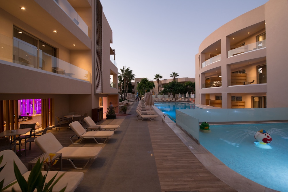 Cactus Beach Hotel — Swimming pool in Stalida