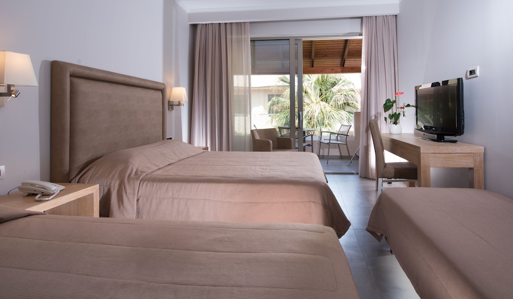 Cactus Beach Hotel — Hotel rooms in Stalida