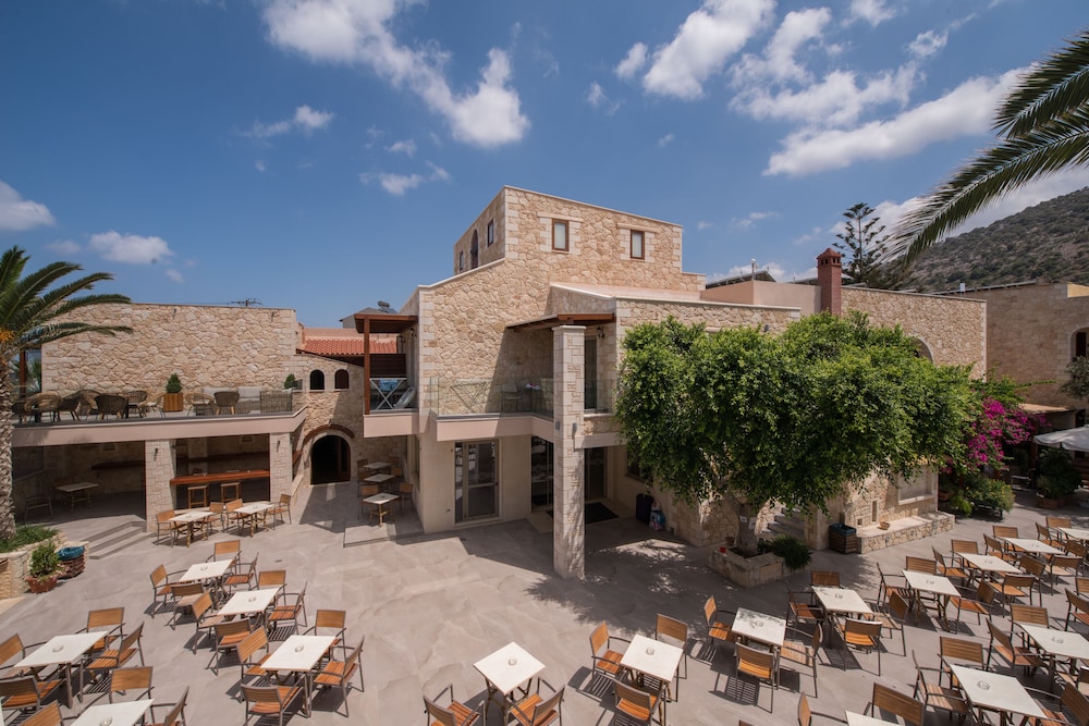 Cactus Beach Hotel — Hotel building in Stalida