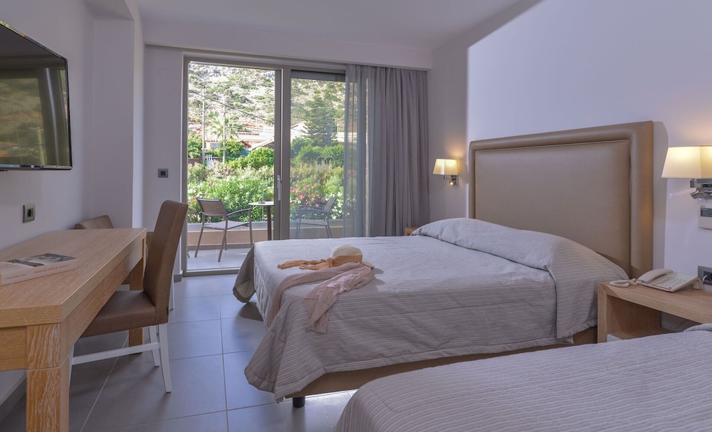 Cactus Beach Hotel — Hotel rooms in Stalida