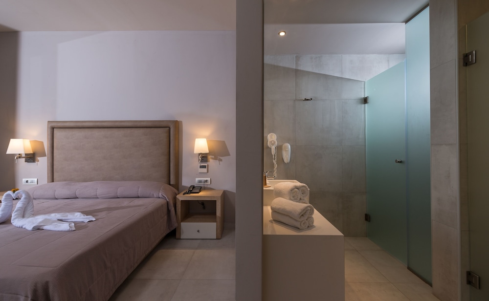 Cactus Beach Hotel — Hotel rooms in Stalida