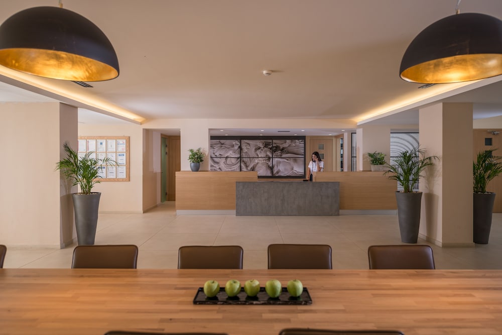 Cactus Beach Hotel — Hotel building in Stalida
