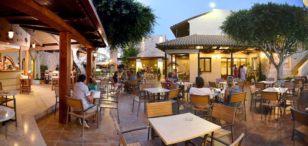 Cactus Beach Hotel — Restaurant & bars in Stalida