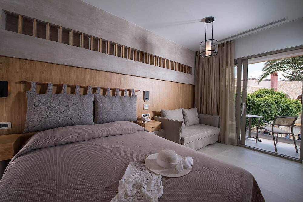 Cactus Beach Hotel — Hotel rooms in Stalida