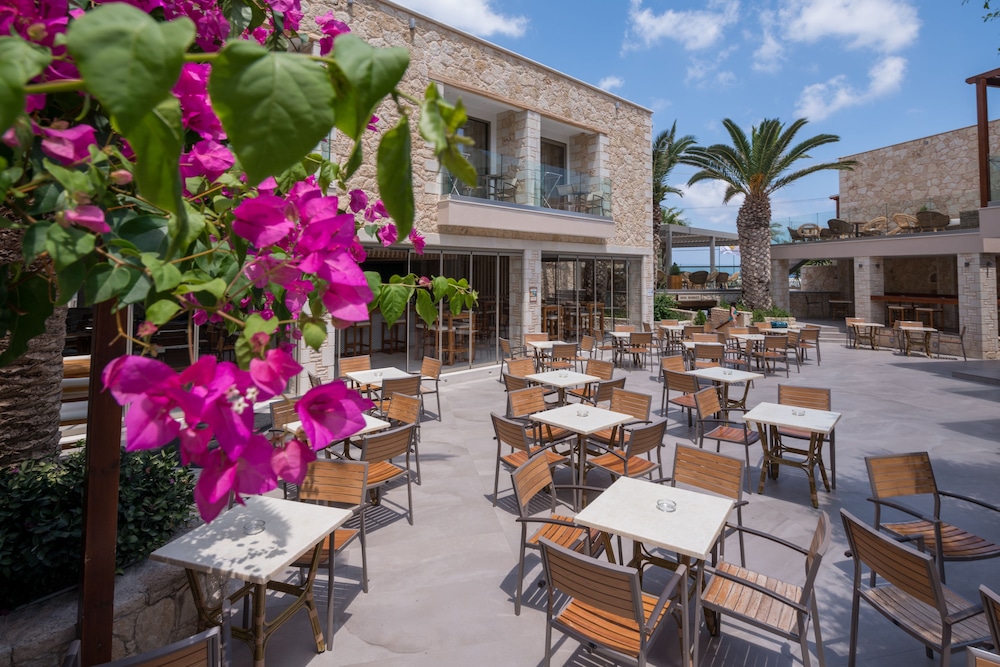 Cactus Beach Hotel — Restaurant & bars in Stalida