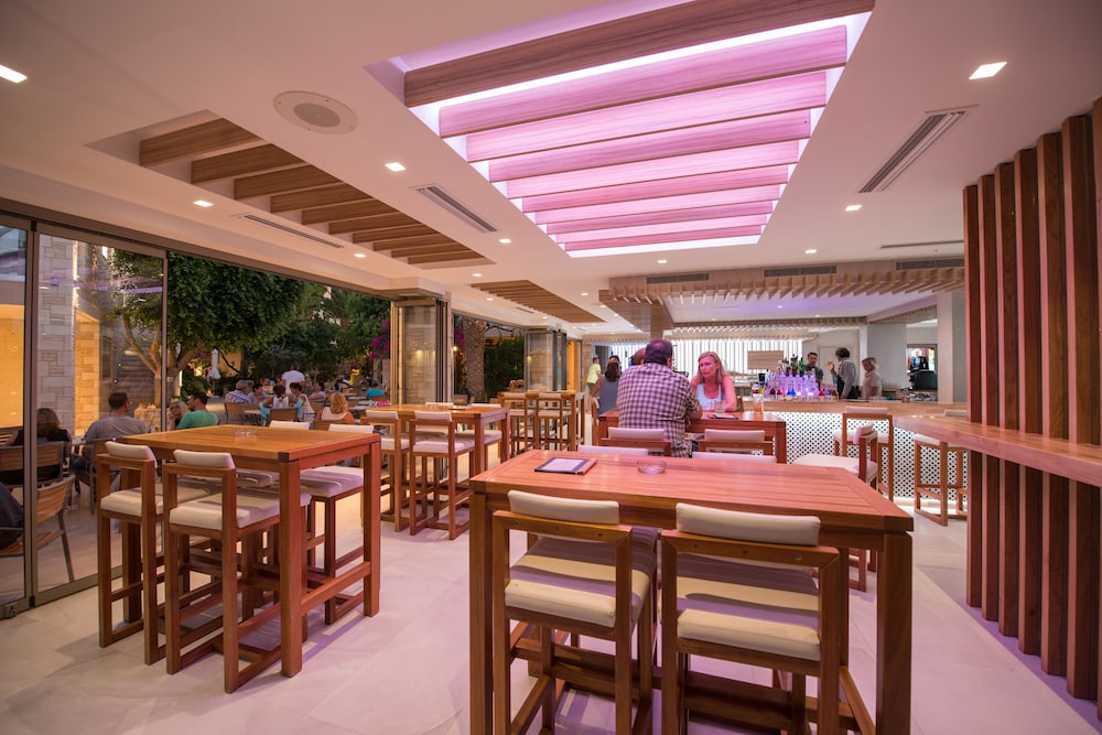 Cactus Beach Hotel — Restaurant & bars in Stalida