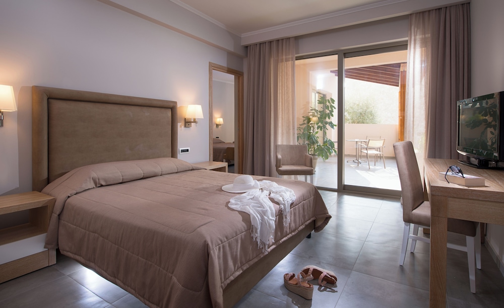 Cactus Beach Hotel — Hotel rooms in Stalida