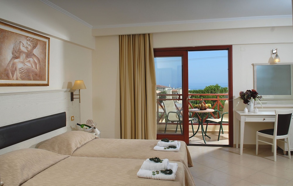 Cactus Beach Hotel — Hotel rooms in Stalida