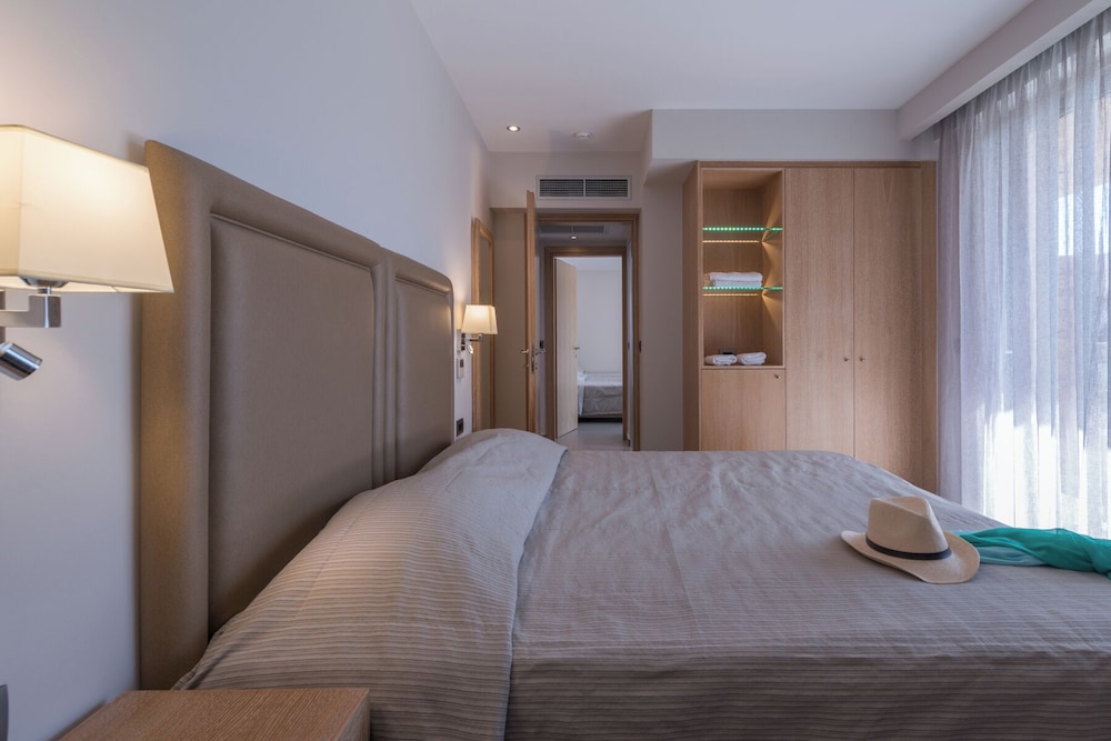 Cactus Beach Hotel — Hotel rooms in Stalida
