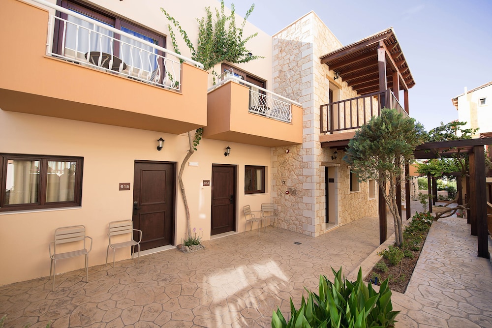 Cactus Beach Hotel — Hotel building in Stalida