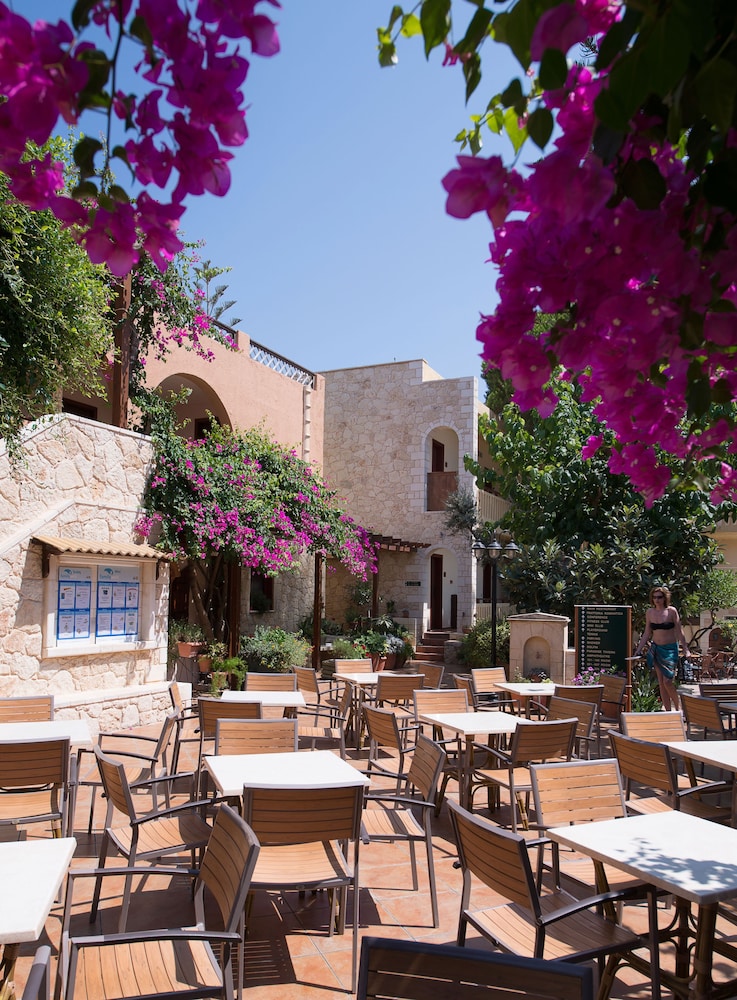 Cactus Beach Hotel — Restaurant & bars in Stalida
