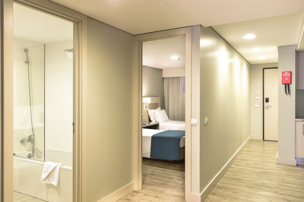 Aqualuz Lagos by The Editory — Hotel rooms in Lagos, Faro
