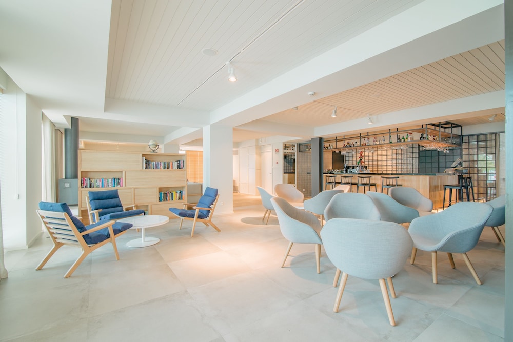 Aqualuz Lagos by The Editory — Restaurant & bars in Lagos, Faro