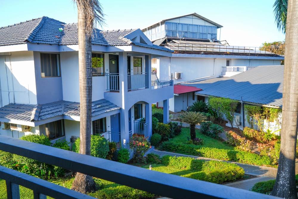 Regenta Baywatch Beach Resort, Goa — Hotel building in Colva, Goa