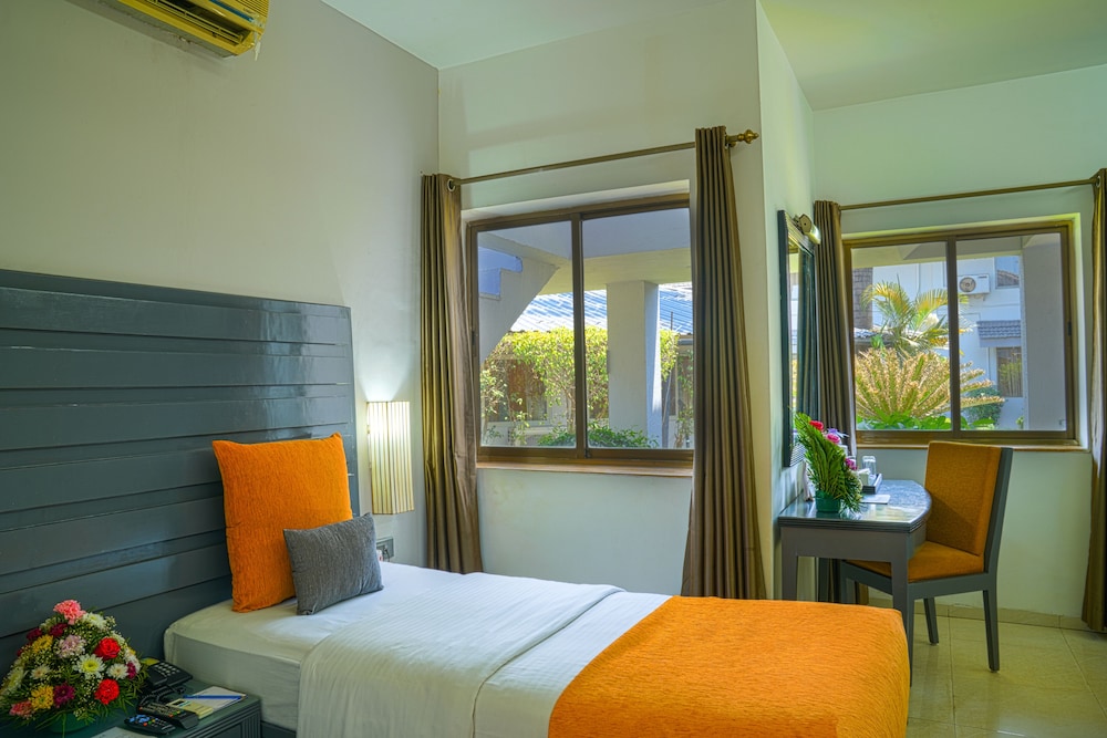 Regenta Baywatch Beach Resort, Goa — Hotel rooms in Colva, Goa