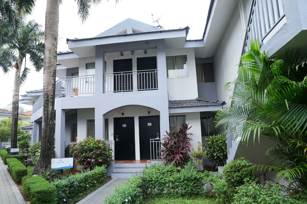 Regenta Baywatch Beach Resort, Goa — Hotel building in Colva, Goa