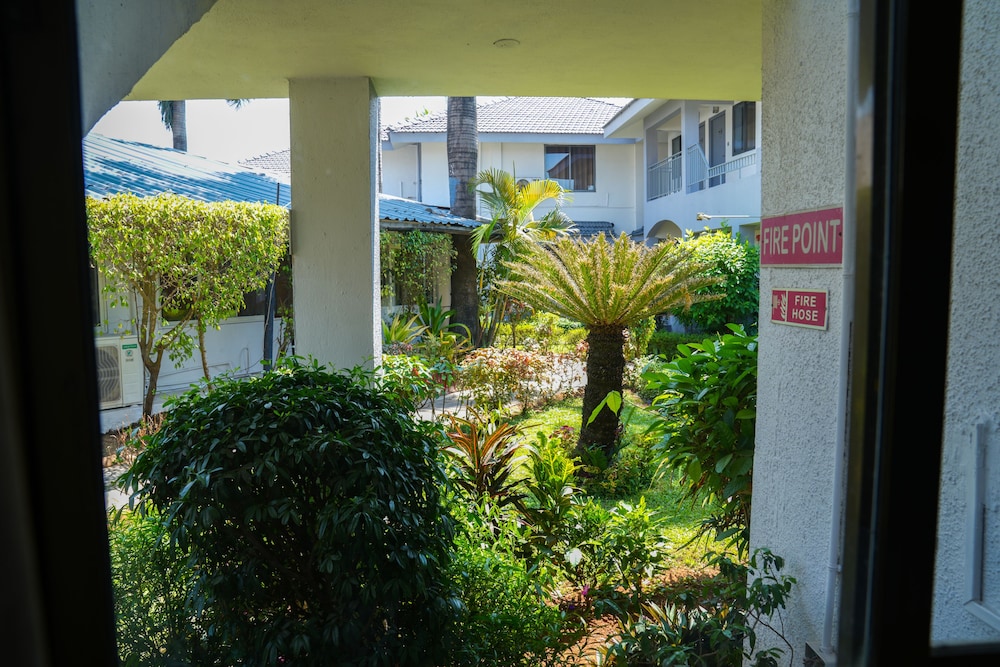 Regenta Baywatch Beach Resort, Goa — Hotel building in Colva, Goa