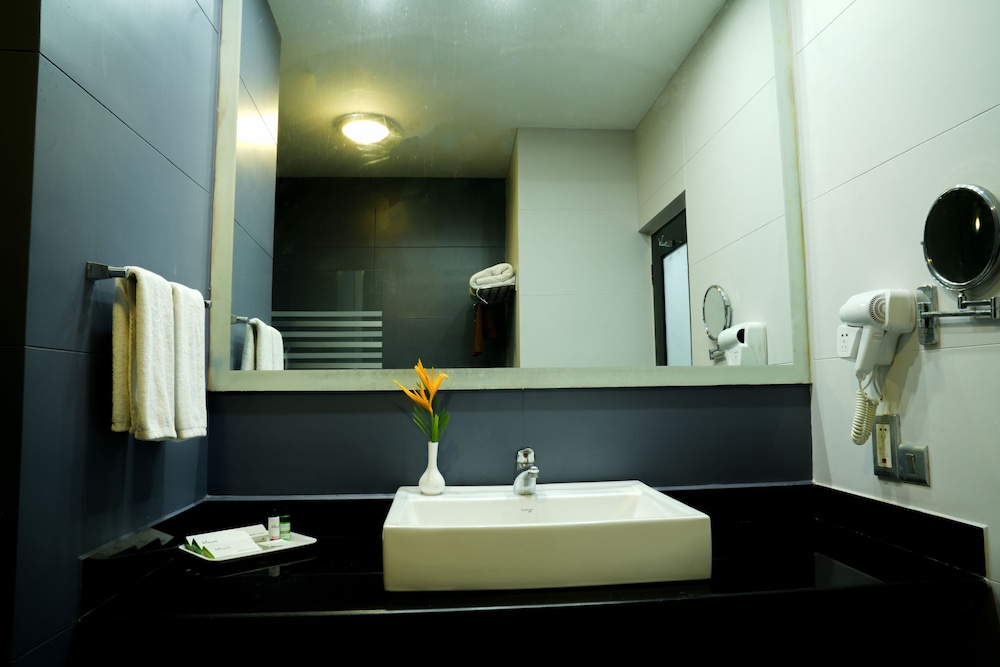 Regenta Baywatch Beach Resort, Goa — Hotel rooms in Colva, Goa