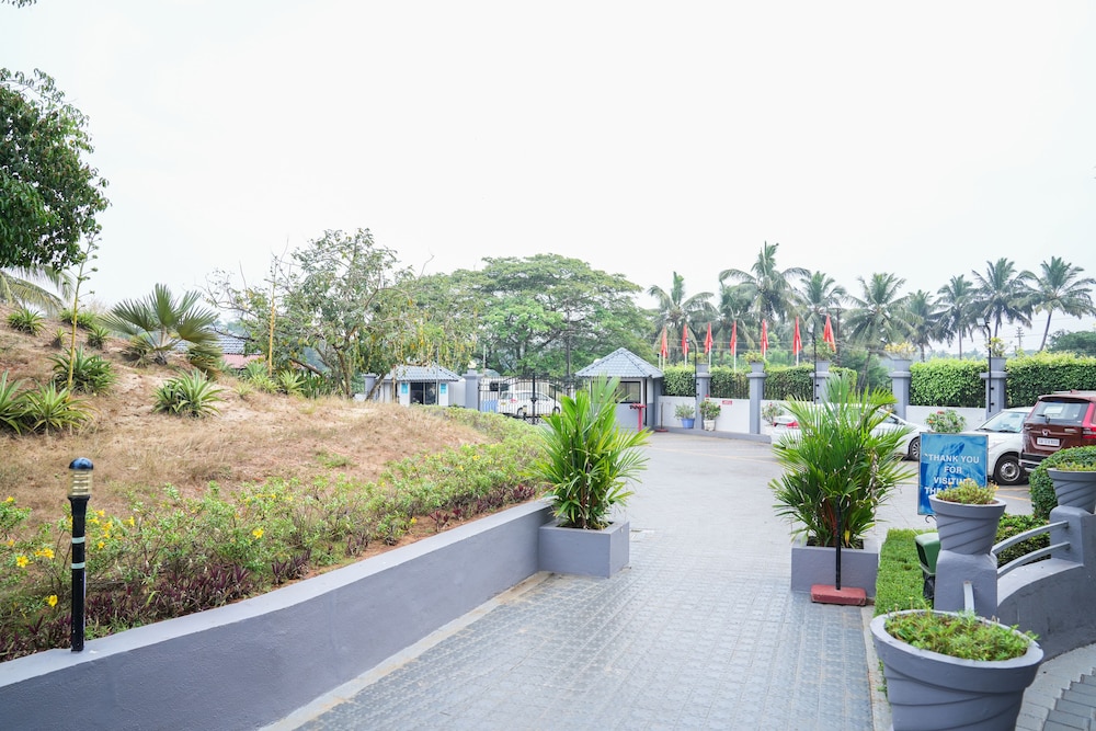 Regenta Baywatch Beach Resort, Goa — Hotel building in Colva, Goa