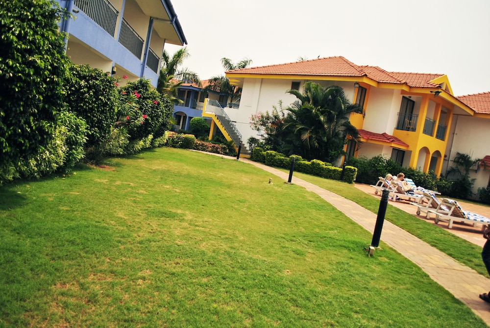 Regenta Baywatch Beach Resort, Goa — Hotel building in Colva, Goa